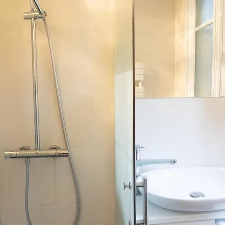Superb Warm Apt Near Parc Monceau Apartment Paris